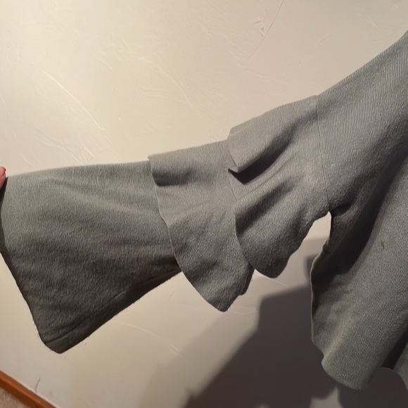 Sage green sweater with tiered bell sleeves - Picture 2 of 3